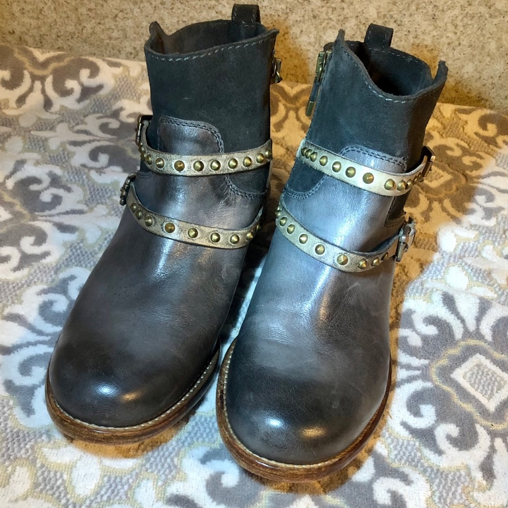 Booties by Alberto Fermani - Picture 2 of 3